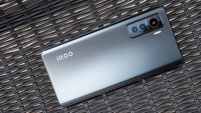 vivo iQOO5评测：轻松诠释5G旗舰性能！