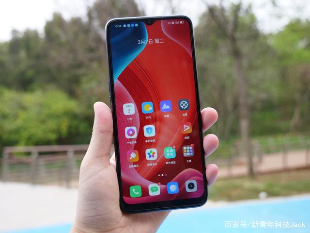 realme V11体验：5G轻薄大电池神机，买给长辈刚刚好？