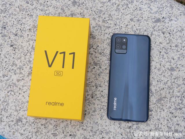 realme V11体验：5G轻薄大电池神机，买给长辈刚刚好？