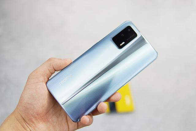 realme又一5G新机入网 高颜值+65W快充 有望搭载天机1200处理器