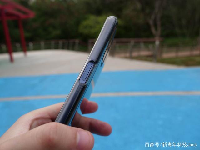 realme V11体验：5G轻薄大电池神机，买给长辈刚刚好？