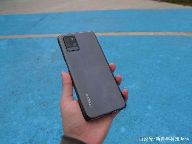 realme V11体验：5G轻薄大电池神机，买给长辈刚刚好？