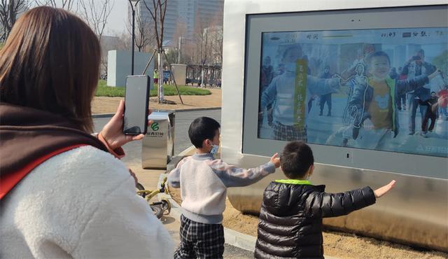 武汉常青公园“变身”5G公园 好玩又有趣