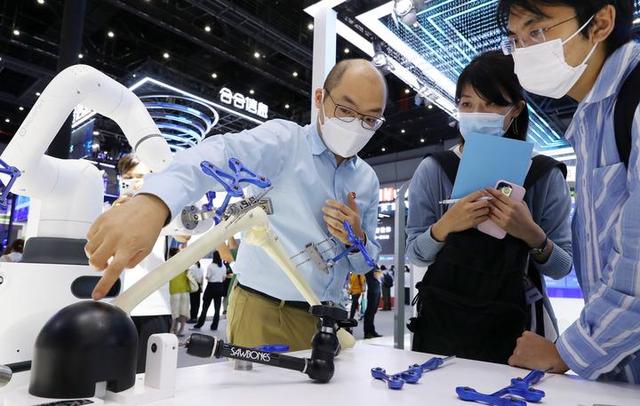 上海立法为人工智能产业发展设置“信号灯”