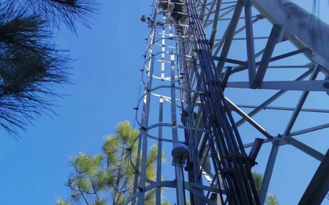 移動(dòng)5G村村通丨克服困難在高山建起基站