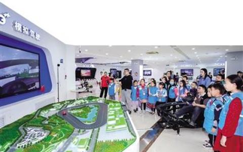 探寻公交公司 体验5G智慧服务 青橙融媒小记者这个周末很充实