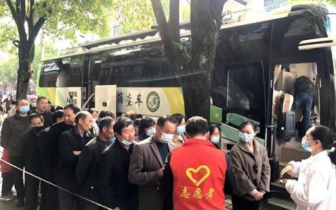 江西省腫瘤醫(yī)院專家團(tuán)隊(duì)攜“5G+AI”腫瘤篩查車走進(jìn)袁州區(qū)金瑞鎮(zhèn)