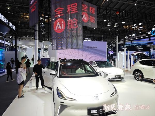 打造创新“核爆点” 瞄准应用“新赛道”！在上海，人工智能正青春｜2023世界人工智能大会