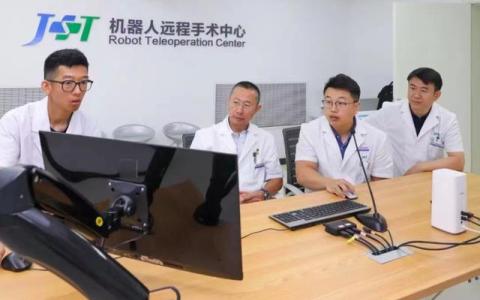 应用“5G+骨科手术机器人”，京汉专家联手完成远程骨科手术