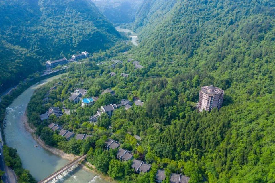 探秘上古张家界元宇宙夜游，住进童话般的森林里