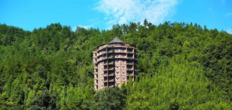 探秘上古张家界元宇宙夜游，住进童话般的森林里