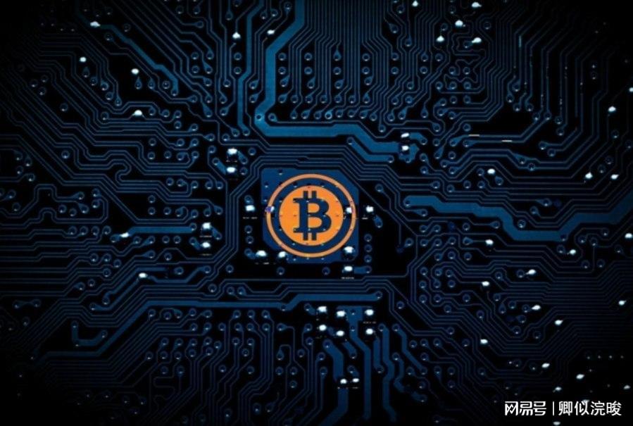 区块链与传统的中心化数据库有一些关键的区别