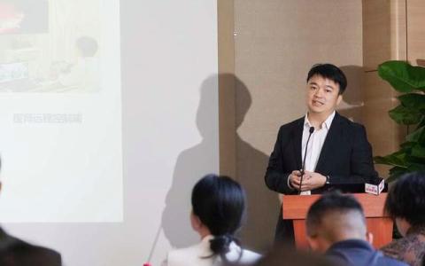 我国自主研发5G机器人 远程做微米级眼科手术