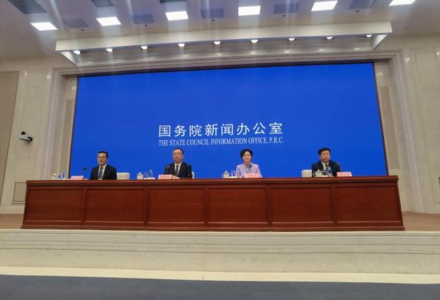 工信部答潮新闻：正在抓紧制定促进专精特新中小企业发展的若干措施