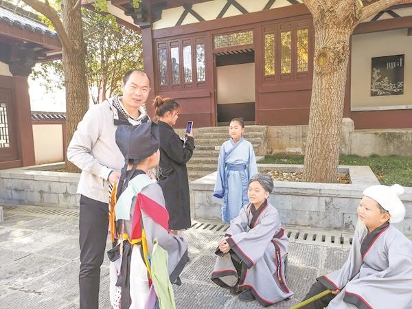 体育老师带学生玩转科技“元宇宙”