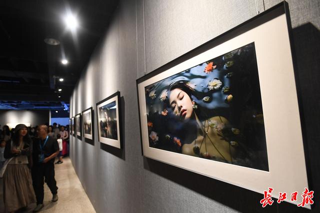 免费预约！中国光谷人工智能AI艺术展开幕，持续到国庆假期