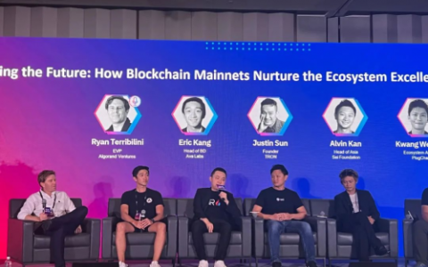 孙宇晨出席EmpowerX峰会，探讨AI及区块链话题