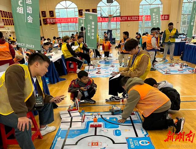 “AI”上科技！长沙高校软件专业学生执裁人工智能竞赛