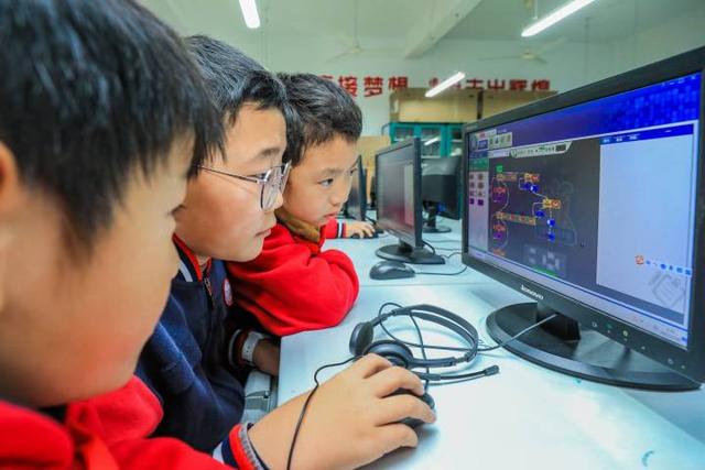 人工智能走进乡间小学