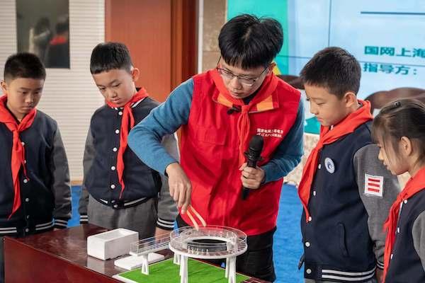 在“智慧”校园体验AI生活 虹口这所小学这样探索人工智能