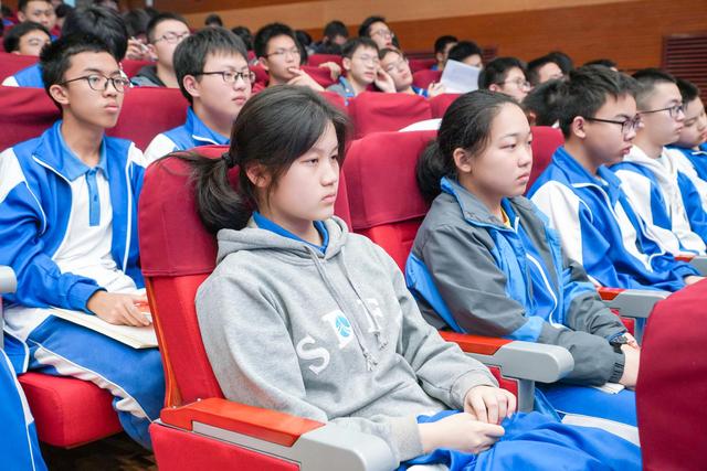 王耀南院士走进湖南师大附中校园，点亮中学生人工智能梦