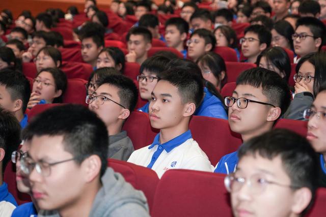 王耀南院士走进湖南师大附中校园，点亮中学生人工智能梦