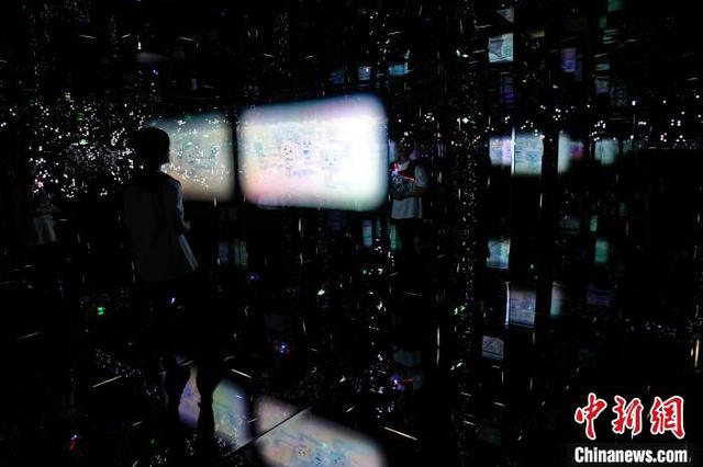 国内首个人工智能沉浸式体验项目“AI之梦”在上海中心对公众开放