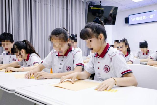 学编程，盲童也有无限可能！旁听南京市盲人学校“AI编程第一课”