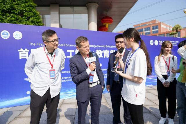 2023年诺贝尔奖得主来湖南啦！谈人工智能，与高校学子面对面交流