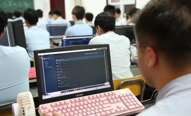 北京八维教育开设人工智能专业，助力学生在AI浪潮中乘风破浪