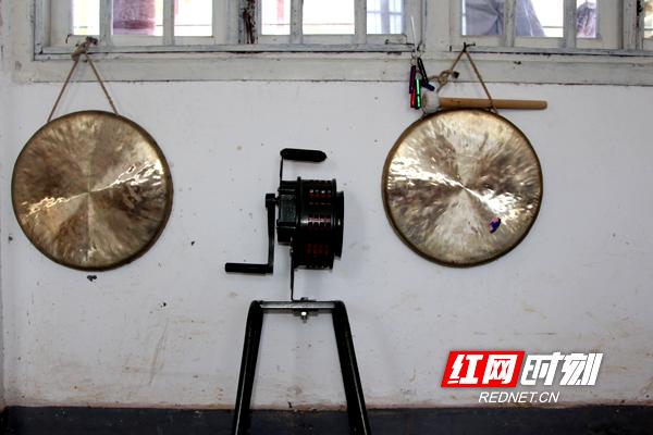 观潮的螃蟹丨人工智能时代，防汛仍少不了“双脚”