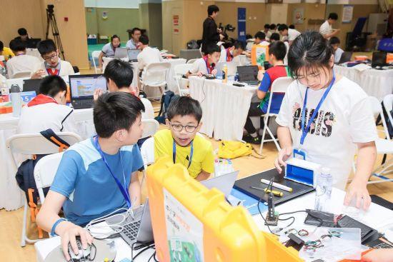 人工智能助力师生数字素养提升 “2024上海市中小学科创实践活动”闭幕