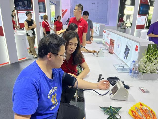 2024世界人工智能大会：技术创新引领智能设备、医疗与教育新纪元