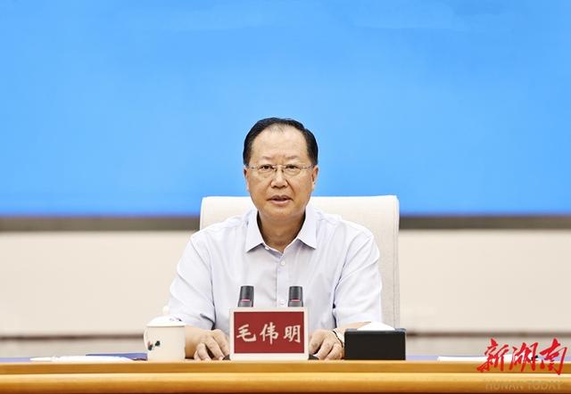 新成立的省委金融委召开第一次全会 毛伟明讲话
