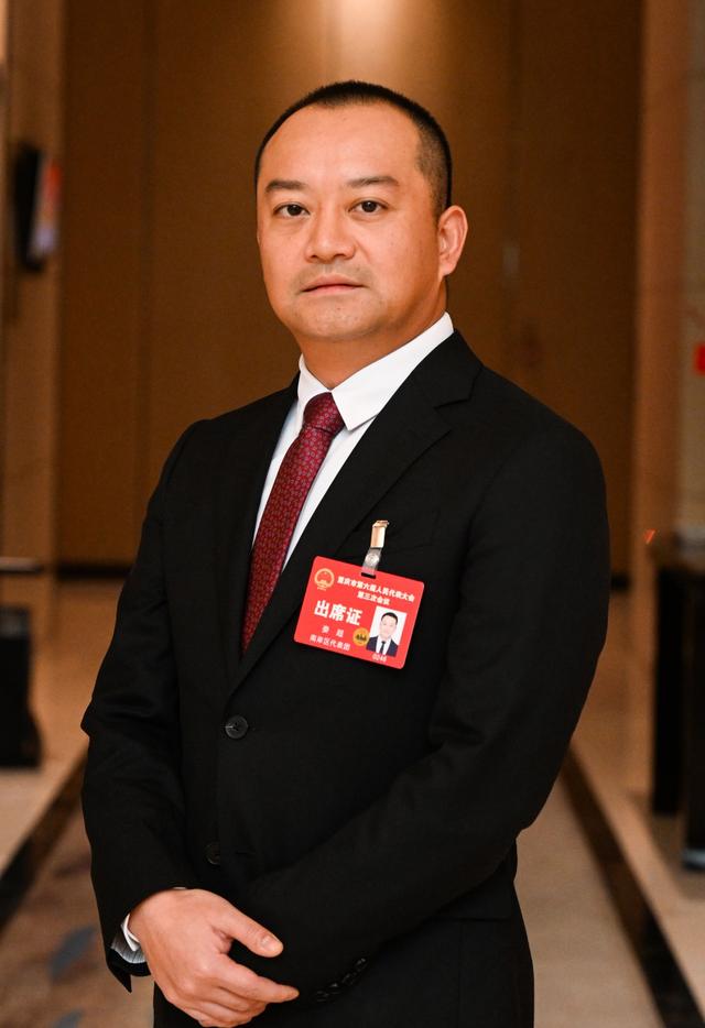 两会声音｜市人大代表娄超：抢抓人工智能发展机遇 优先在开发区推进重庆智算中心建设