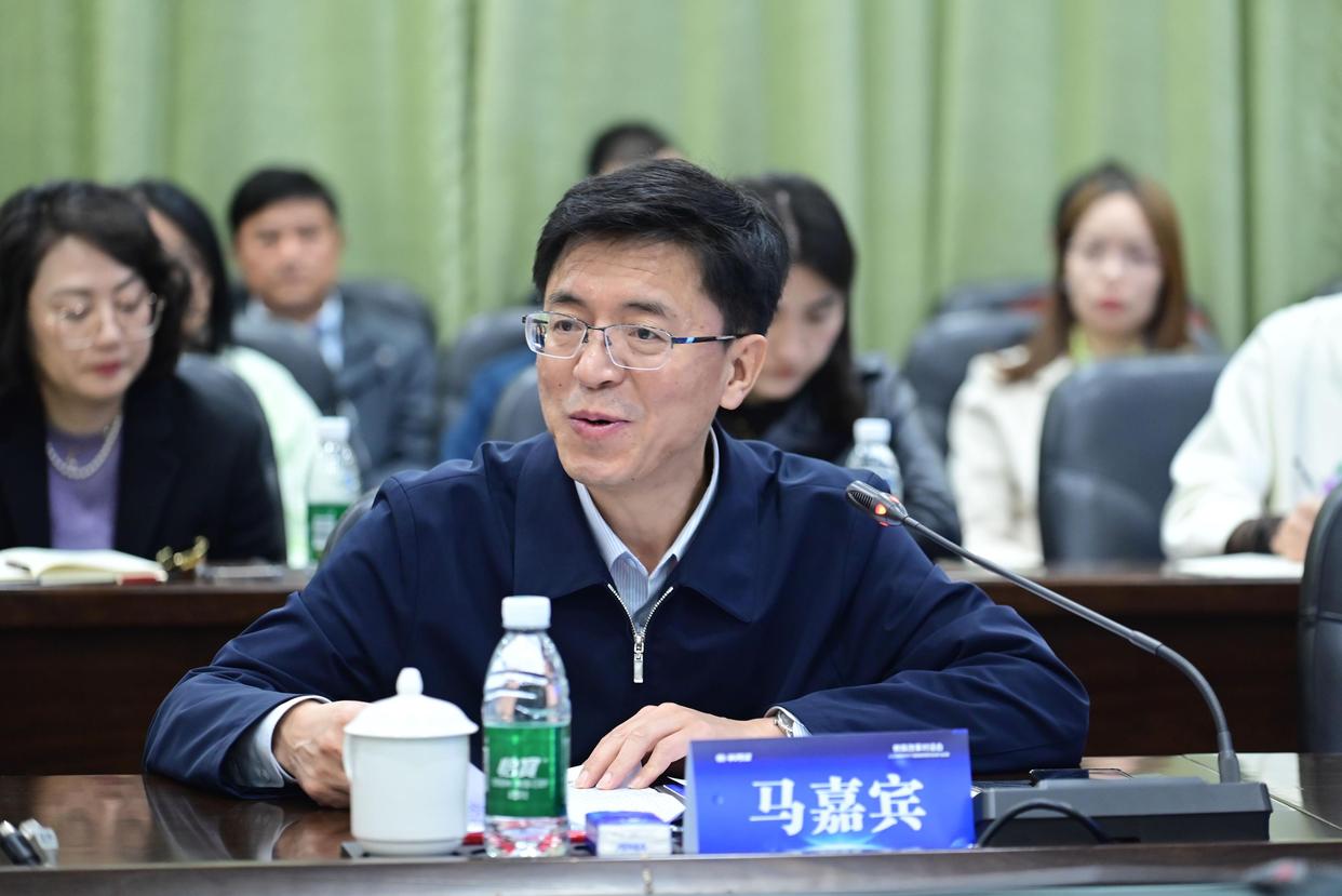“人工智能时代，基础教育的变革与创新”教育改革对话会在深圳举行