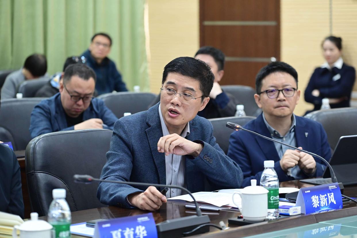 “人工智能时代，基础教育的变革与创新”教育改革对话会在深圳举行