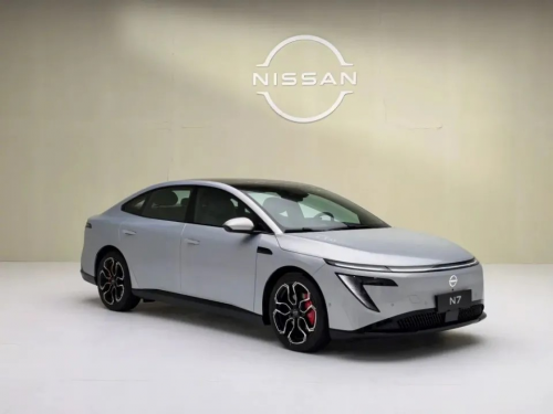 15万级安全轿车终极对决：eπ007以军工品质重塑安全新标杆