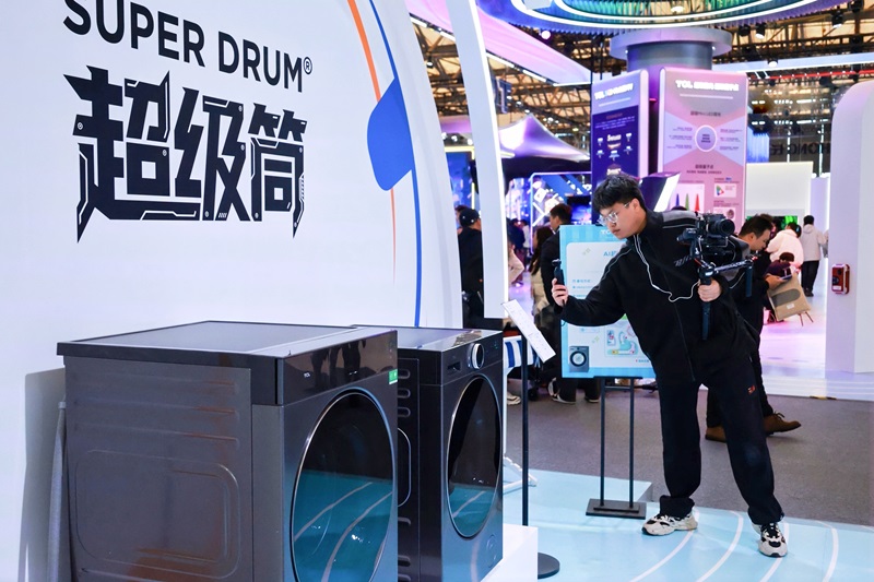 TCL实业AWE 2026焕新打造品牌活力乐园，&ldquo;屏显+AI&rdquo;让智慧生活触手可及